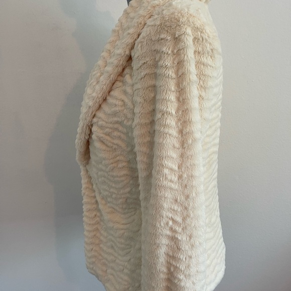Forever 21 Cream Faux Fur Jacket - Picture 3 of 12